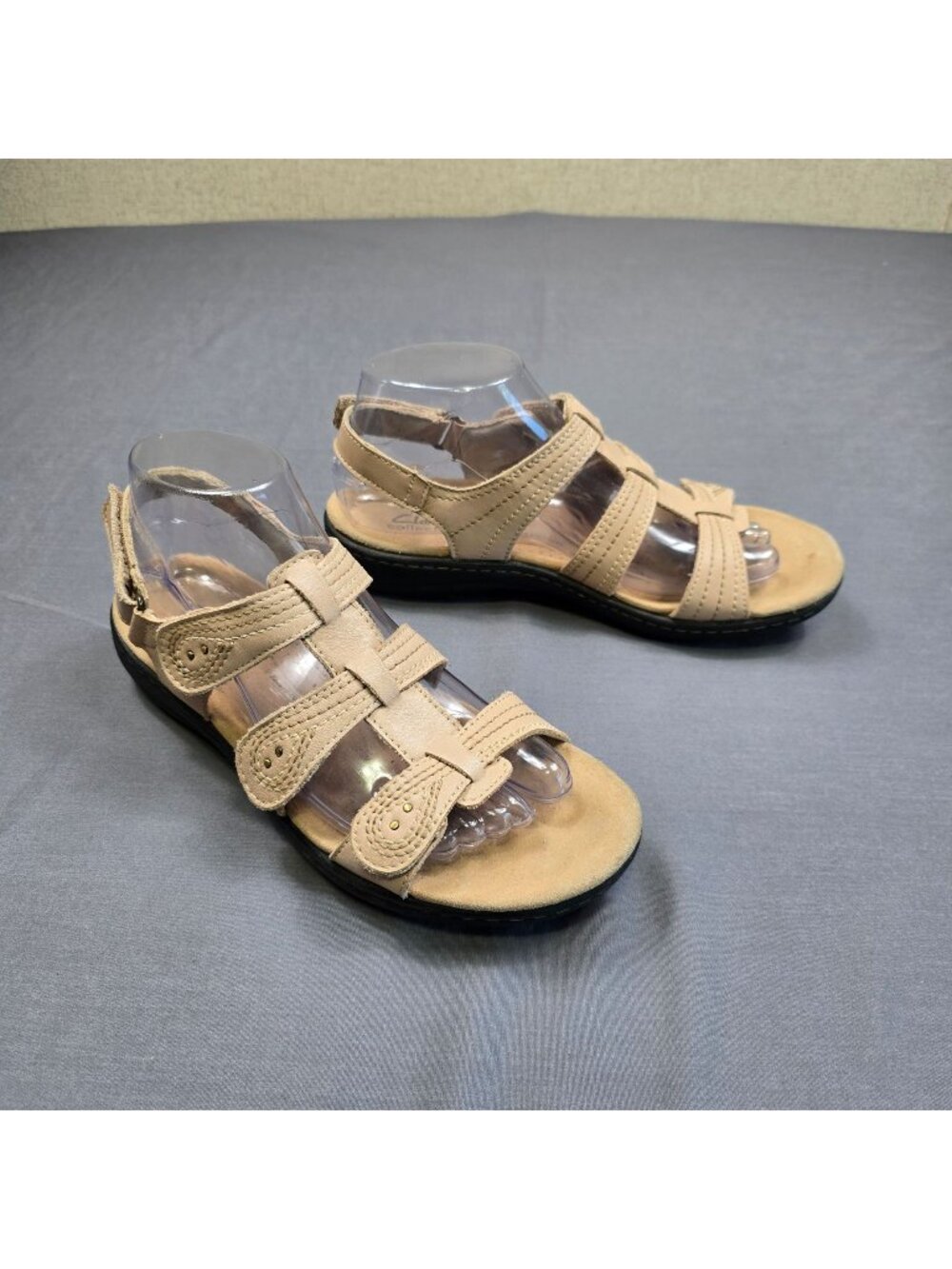 Clarks Womens Sandals Size 7 Beige Strappy Comfort Open Toe Adjustable
